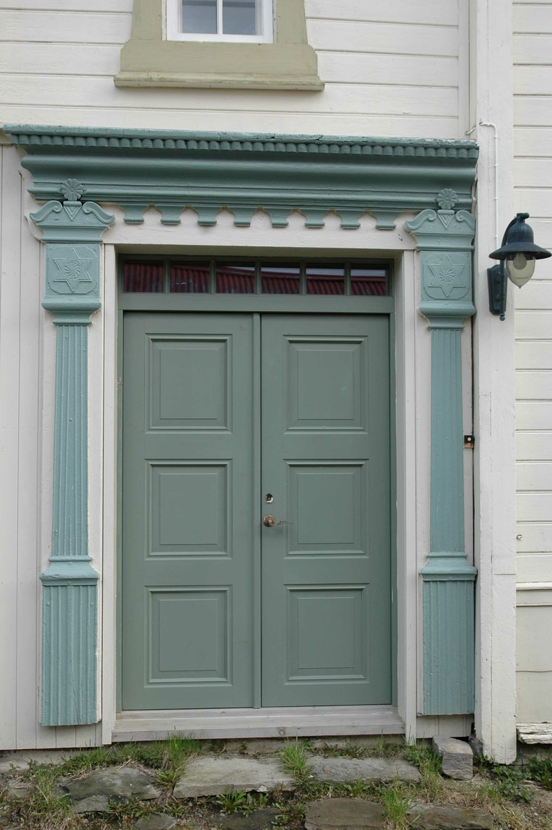 Dørportal, Høs-Knut