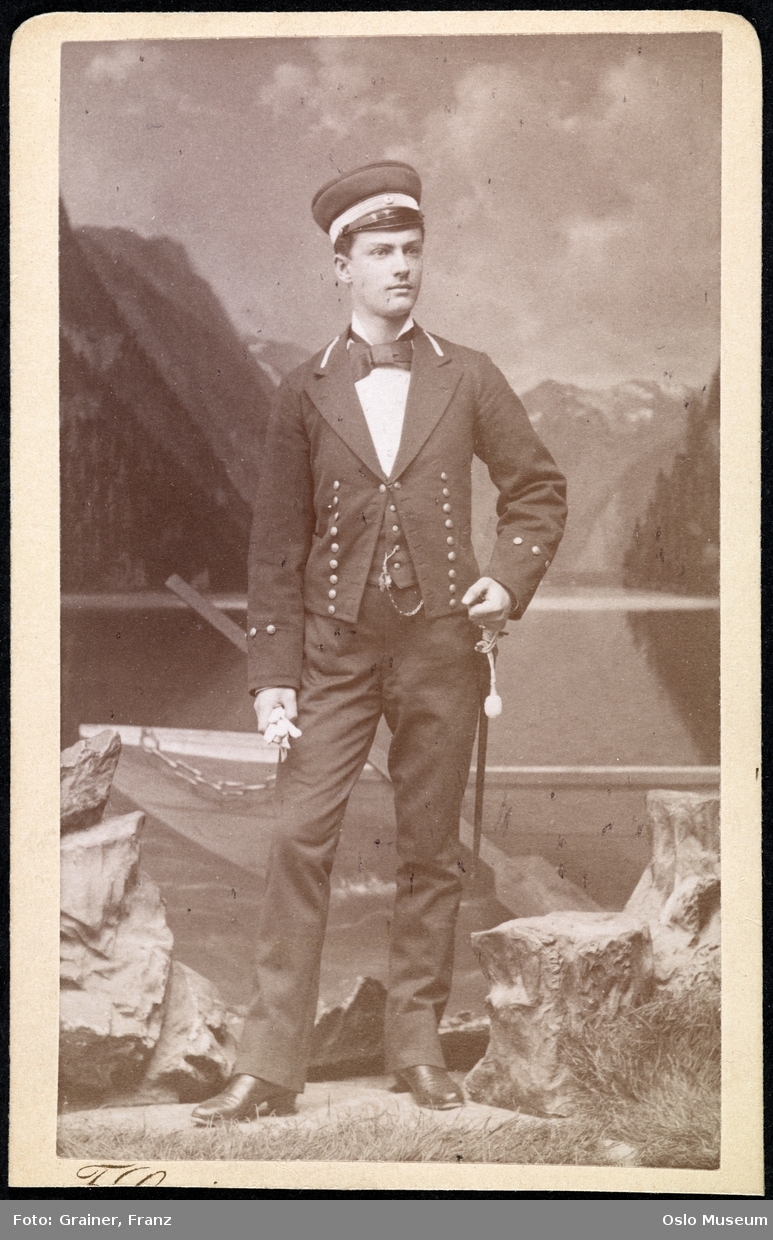 portrett, mann, stående helfigur, uniform, bakteppe: fjord- og fjellandskap