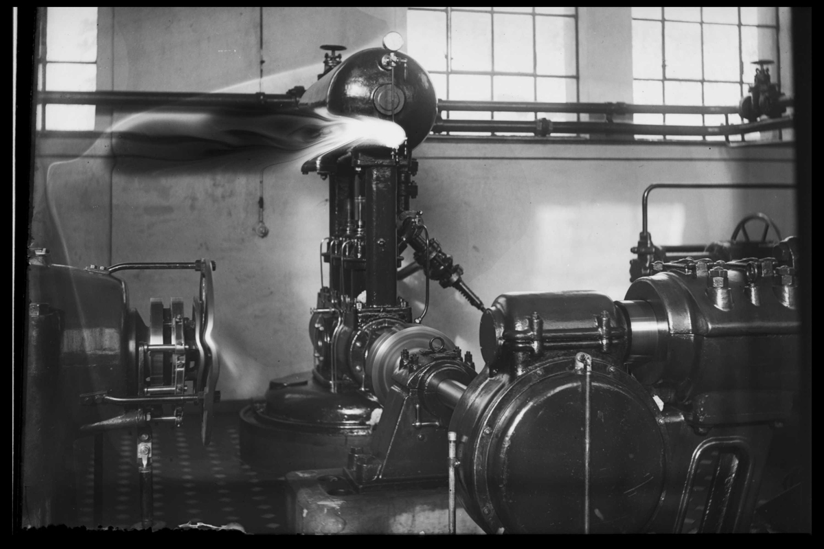 Arendal Fossekompani i begynnelsen av 1900-tallet
CD merket 0470, Bilde: 47
Sted: Bøylefoss
Beskrivelse: Oljepumpe til aggregat i maskinsalen