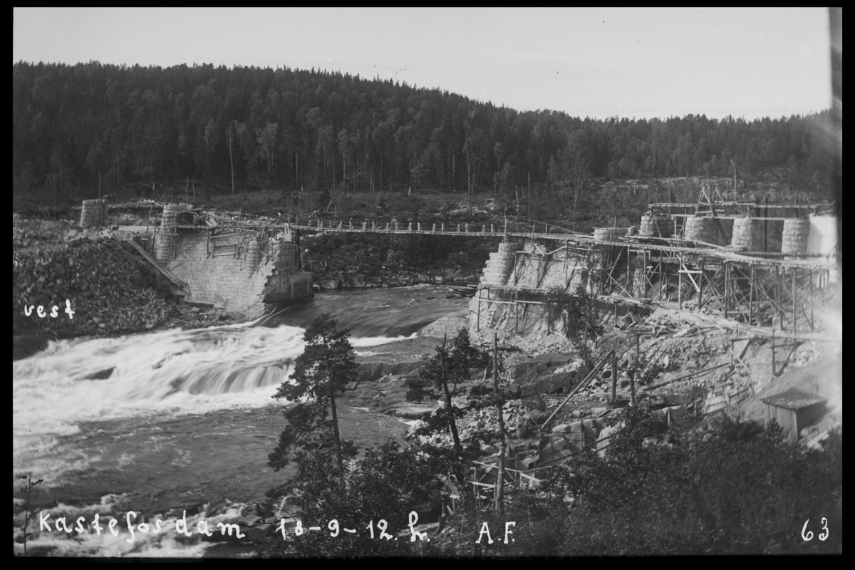 Arendal Fossekompani i begynnelsen av 1900-tallet
CD merket 0565, Bilde: 14
Sted: Haugsjå
Beskrivelse: Under bygging av dammen