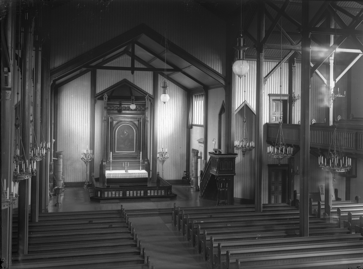 Grimstad kirke 
Fotografert fra orgelet mot alteret