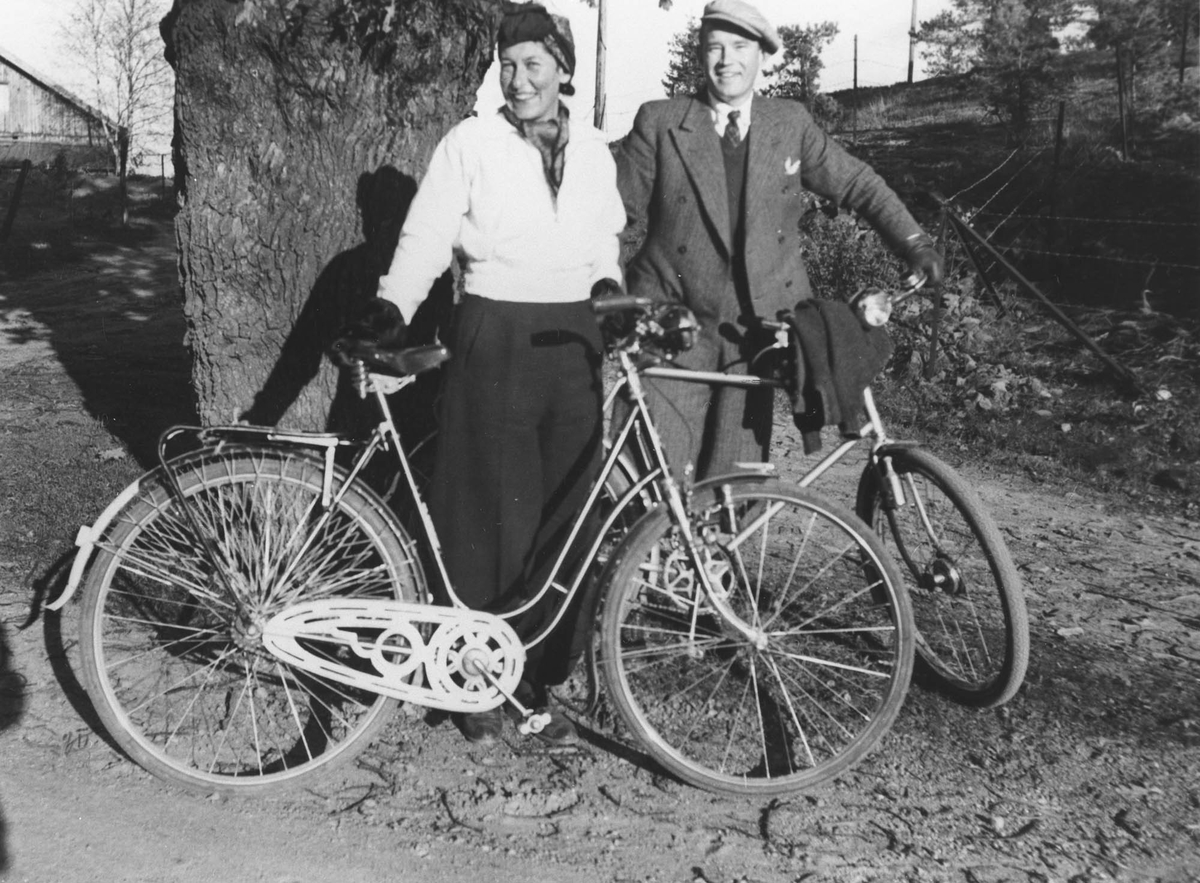 Randi og Ole Johan Helseth på sykkeltur.