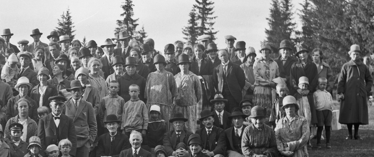 Stevne på Hurdalsåsen 14.07.1929. Ole Sæther på bildet.