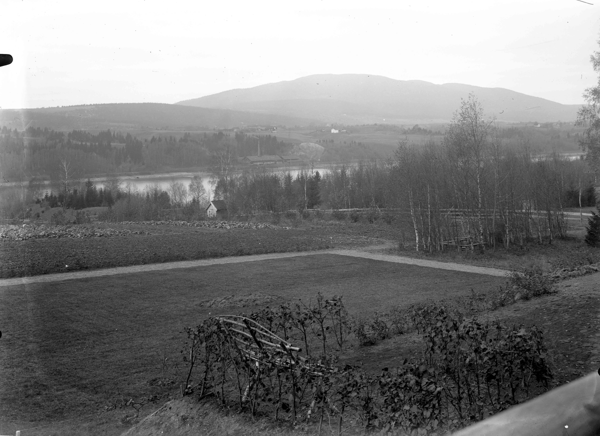 Utsikt fra Folkehøyskolen mot Mistberget.