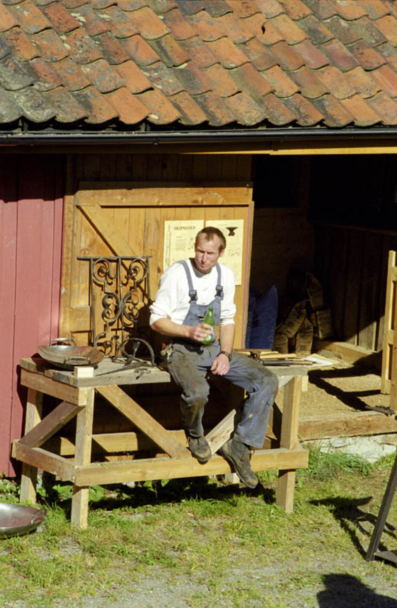 Håndverkeruke med Kulturringen på Follo museum, sept `98. Skipssmed lærling Gustav Sletsjøe.