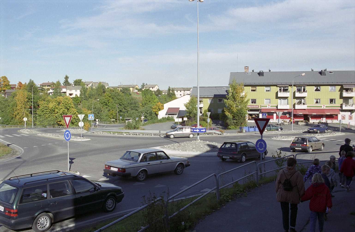 Sagdalen, Boliger og bygninger, kryss nederst i Strømsveien, mellom Sjetten og Lillestrøm
