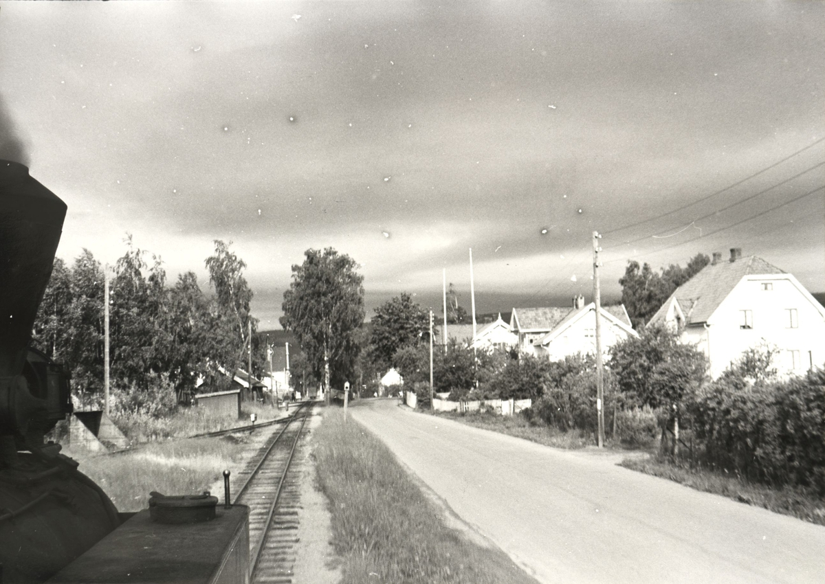 Innkjøring til Sørumsand stasjon. Utsikt fra lokomotivførerplassen.