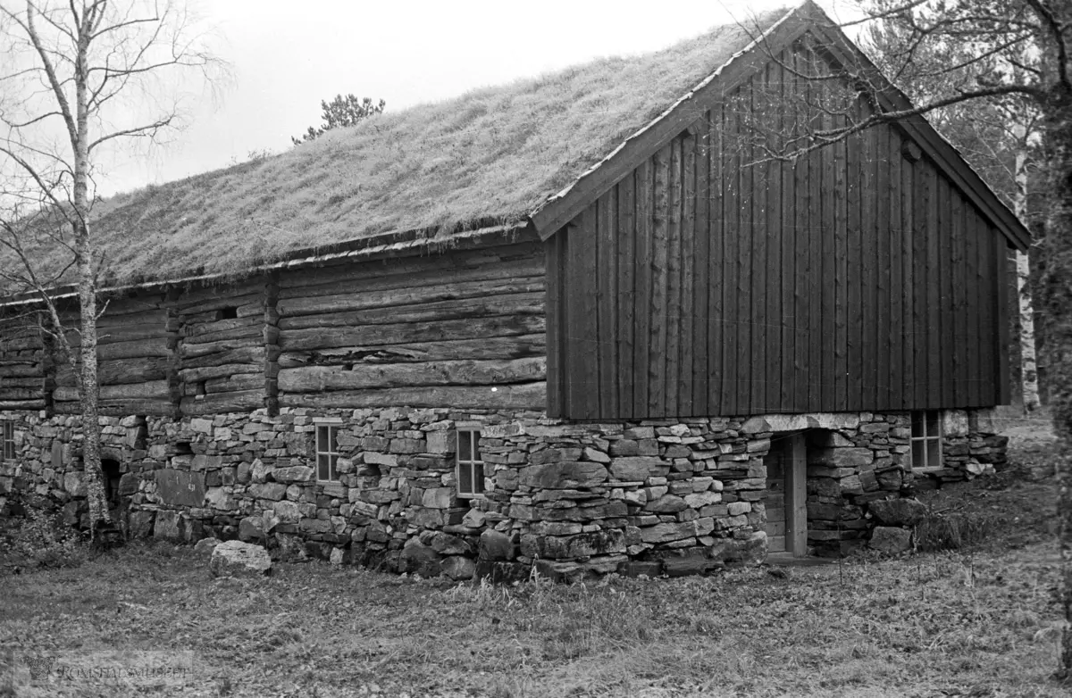 Hammervoll-løa på Romsdalsmuseet. .(Se Romsdalsmuseets årbok 1986)