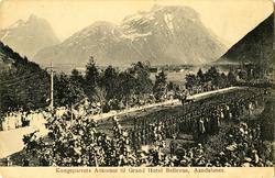 Fra Kroningsreisen i 1906..Kongeparets ankomst til Grand Hot