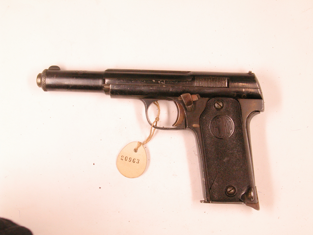 Pistol 9 mm largo F. Ascaso