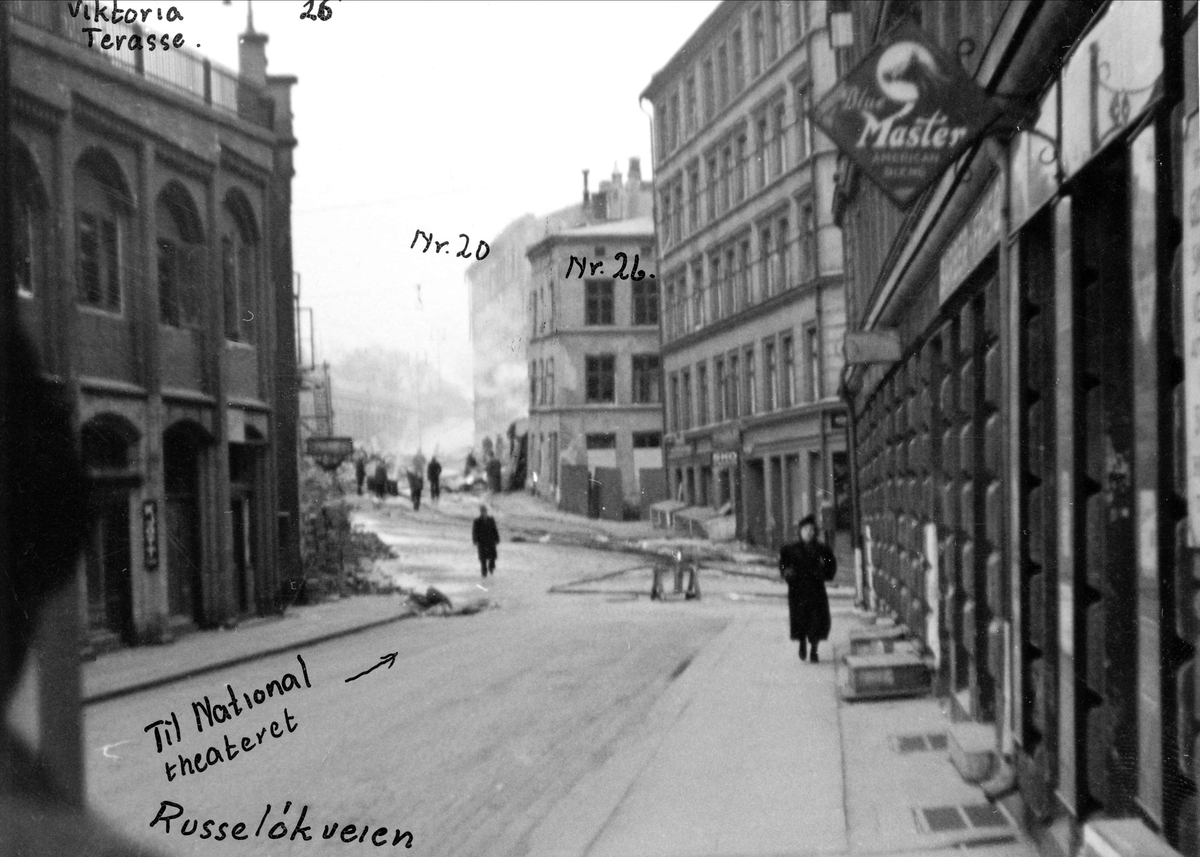 Nyttårsaften 1944 ble Victoria Terrasse i Oslo bombet av allierte fly. Dette var tilholdsstedet for Sipo i Norge, men var mest kjent som Gestapos hovedkvarter. Hovedkvarteret fikk bare mindre skader i angrepet, men mange hus i nærheten ble påført store ødeleggelser, og mange sivile ble drept. Spesielt hardt gikk det ut over en trikk på Drammensveien, som ble truffet av en 1000 punds bombe. Bomben eksploderte mindre enn en meter over Oslo Sporveiers vogn nr. 115 på rute 2, Majorstua-Gamlebyen, og alle ombord, bortsett fra konduktøren og tre passasjerer, omkom. Piloten på det ene bombeflyet, Flight Lieutenant Wilfred Yeadell fra RAFs 627 skvadron, fikk senere høre om trikkens skjebne. Tanken på at det høyst sannsynlig var en av hans bomber som førte til katastrofen, forfulgte ham resten av livet. Til sammen døde 79 nordmenn og 27 tyskere i angrepet.

Victoria Terrasse, det egentlige målet for angrepet, ble ikke truffet.