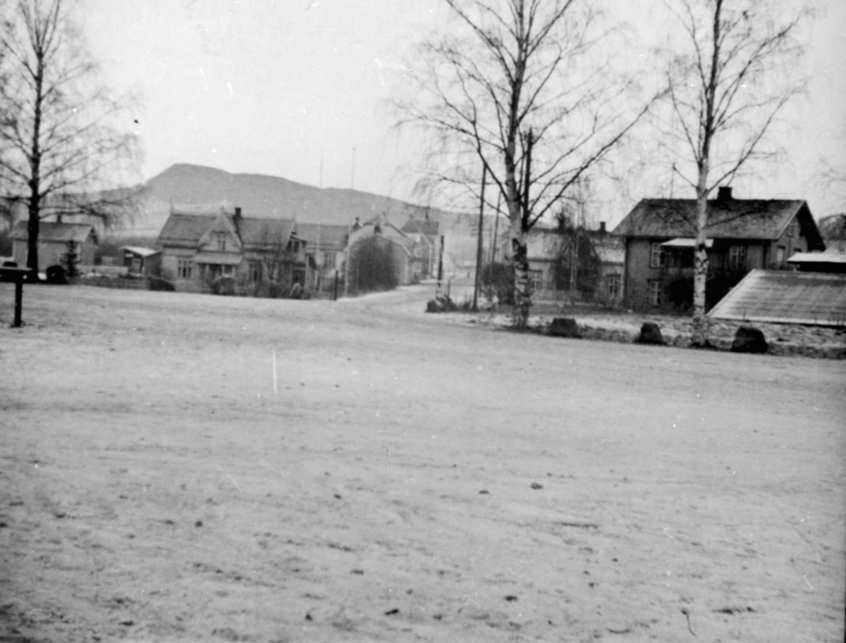 Bebyggelsen i Nygata, sett fra Brumunddal stasjon, Ringsaker.