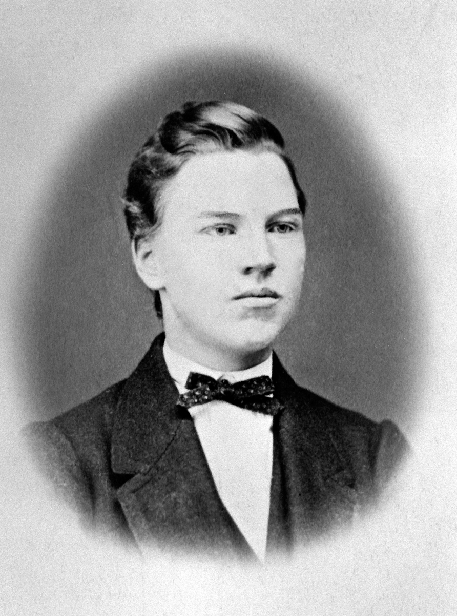 PORTRETT: EVEN DÆLIN, FØDT: 1855- 1875, DÆLIN NORDRE. Han ble drept av Kristoffer Nilsen Svartbækken Grindalen.