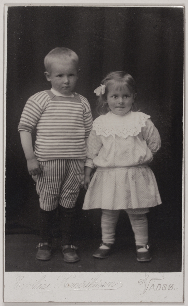 Visittkortfotografi. Arne og Gerd Bohinen, sommeren 1915.
