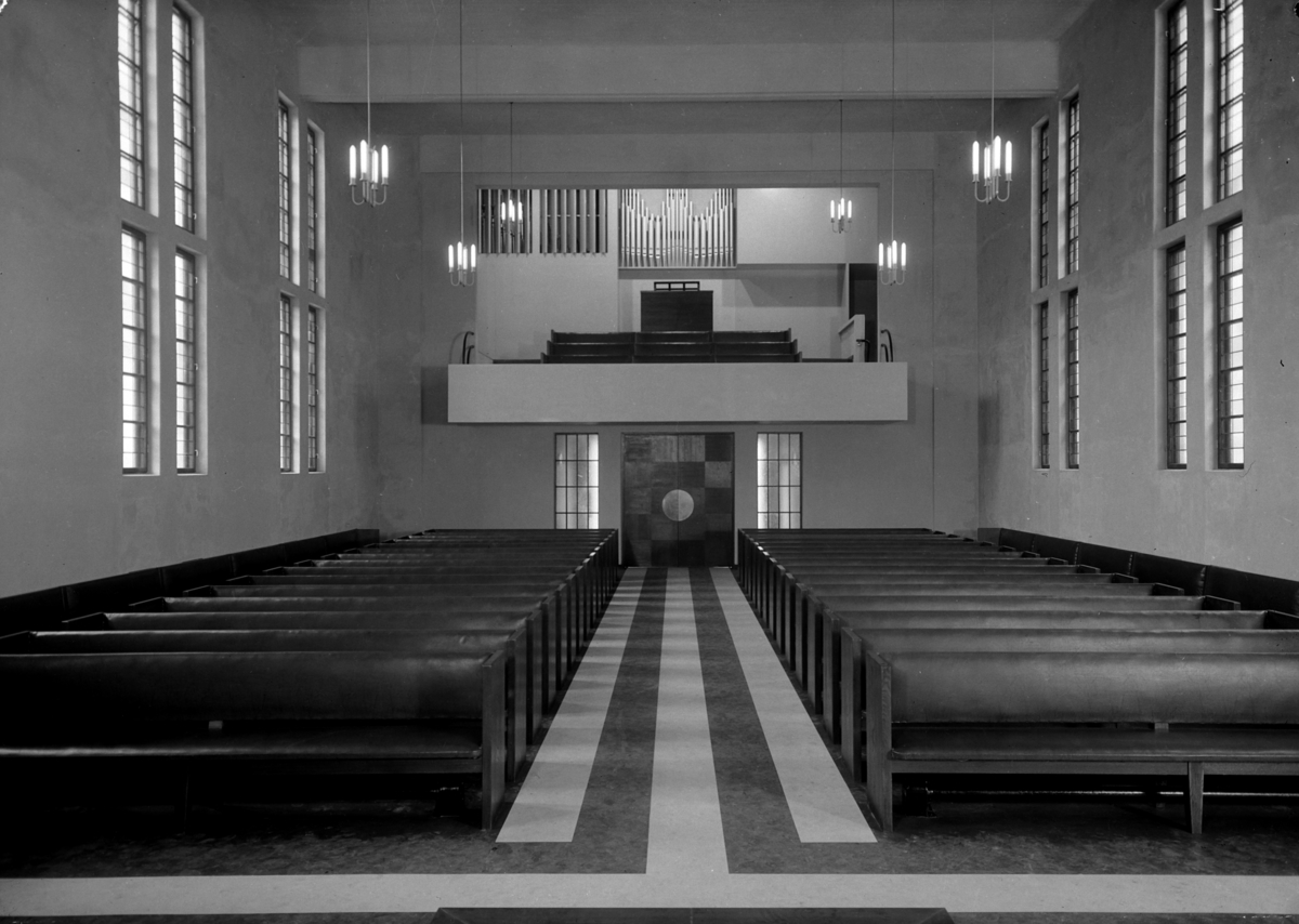 Hamar Krematorium. interiør mot orgel og inngang, arkitekt Rolf Prag, Arvesens veg 1,
