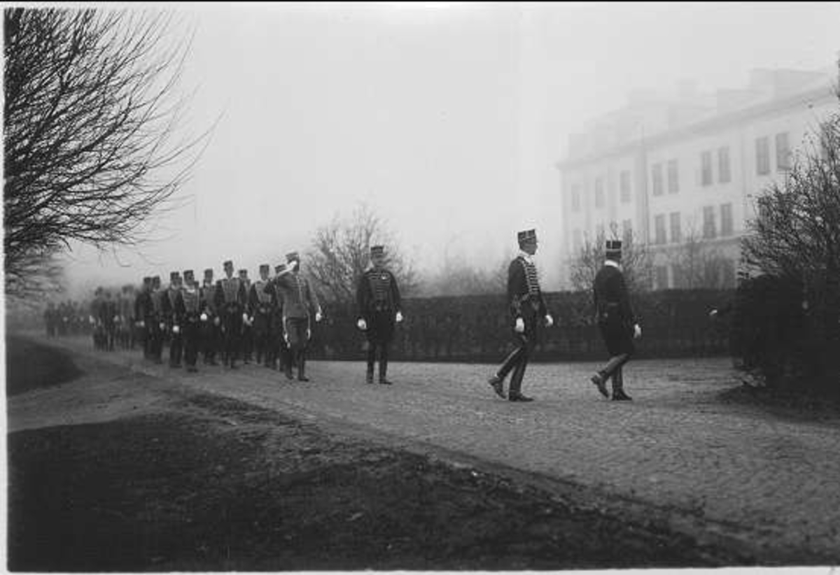 Officersaspirantskolan vid K3 i Skövde 1929-30. Hemkomst till kasern efter korum i Sankta Helena kyrka 6.nov 1929.
