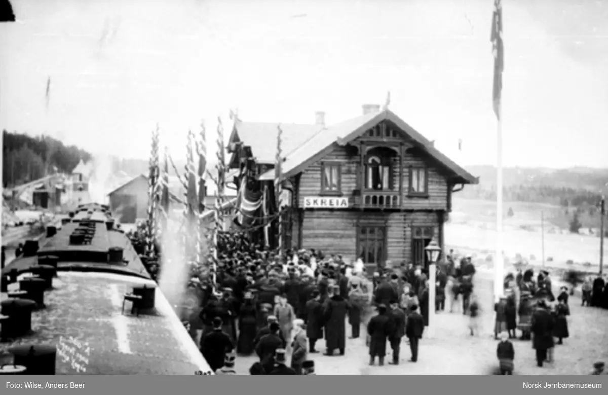 Gjøvikbanens åpningstog på Skreia stasjon