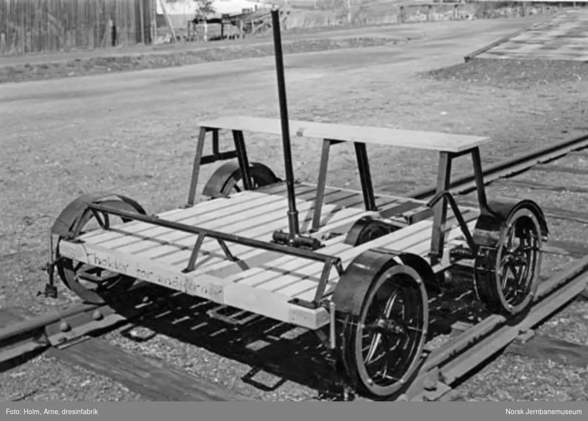 Firehjuls håndtralle, leveransefoto fra A/S Arne Holm dresinfabrik, Levanger