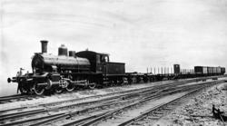 Godstog fra ca år 1901, trukket av damplokomotiv type 18a nr