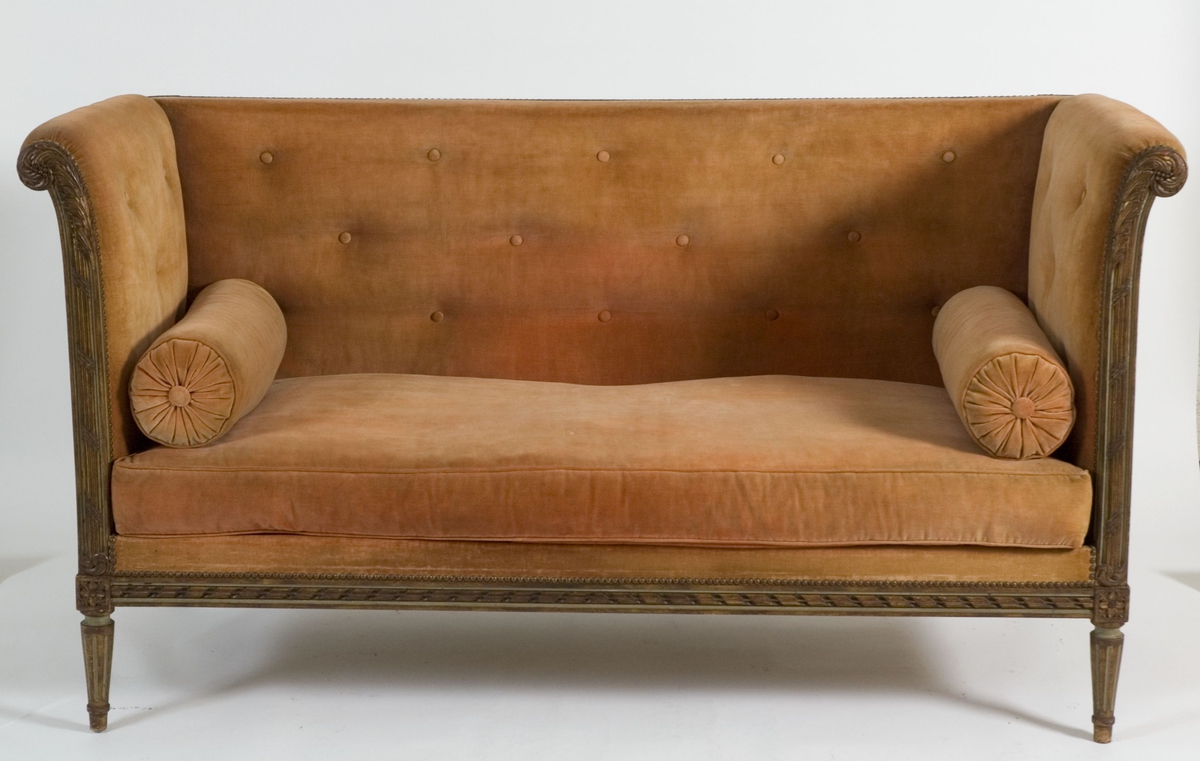 Klassesistisk. Gustavianske ben. Sofa med to pøller. A: sofa, B: løs setepute, CD: pøller