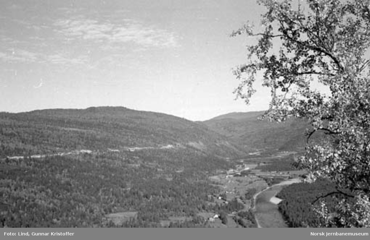 Nordlandsbaneanlegget : utsikt over Langånes og jernbanen