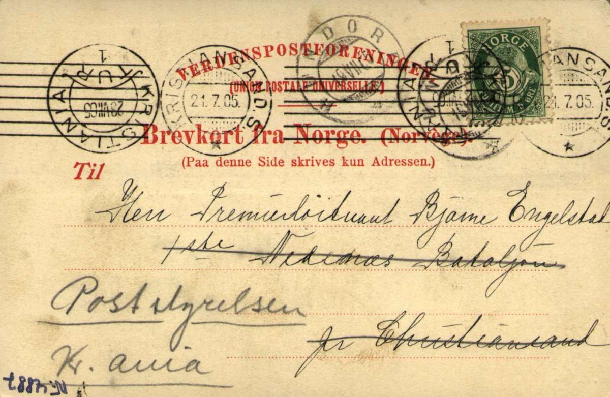 Postkort. Oversiktsbilde av Sør Fron med gårder som ligger langs veien. Stemplet 21.07.1905.