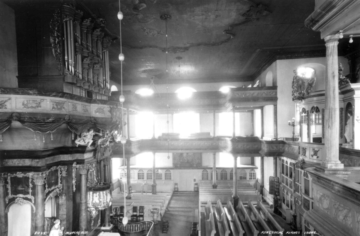 Kongsberg  kirke, Buskerud. 1930. Interiør. Kirkekunst. Orgel. Kirkerommet utgjør det rikeste og største rokokkointeriør i noen norsk kirke. Kirkekunst. Kirkeorgel.