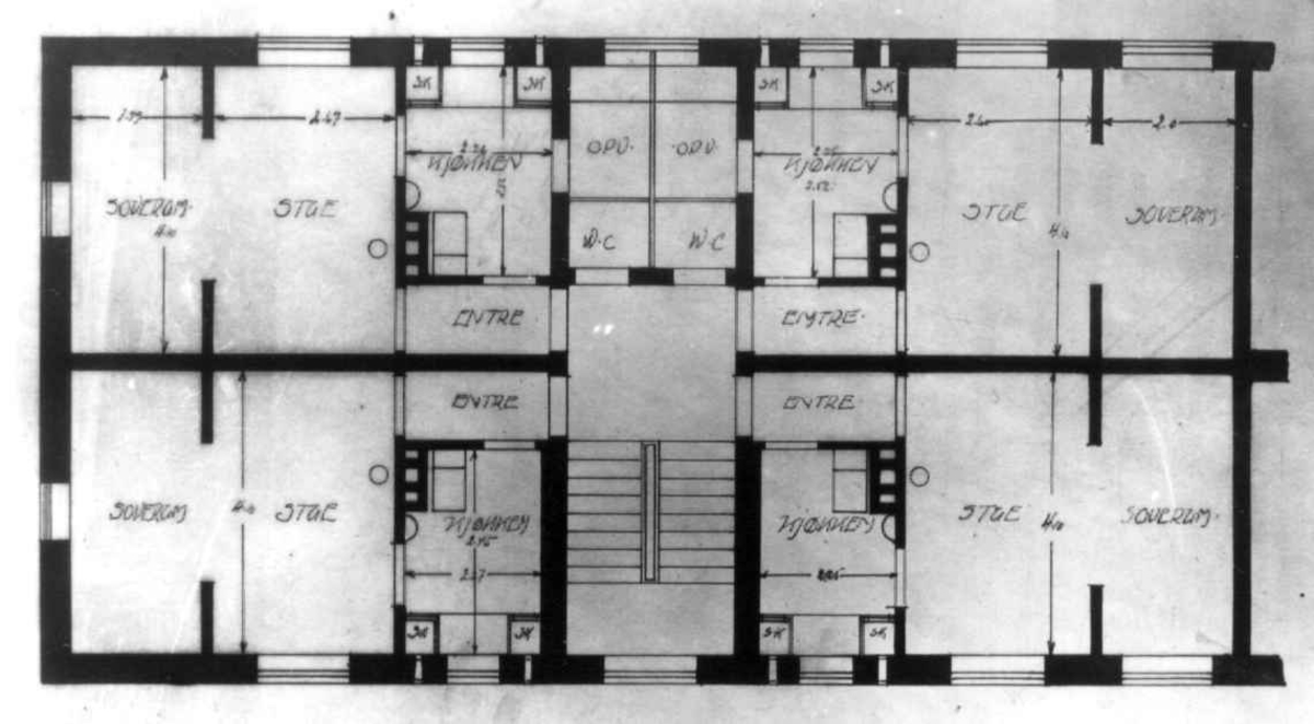 Grunnplan av 4 2-roms leiligheter. Del av serie tekstet  "Noen grunnriss til å få forståelse av".
Fra boliginspektør Nanna Brochs boligundersøkelser i Oslo 1920-årene.