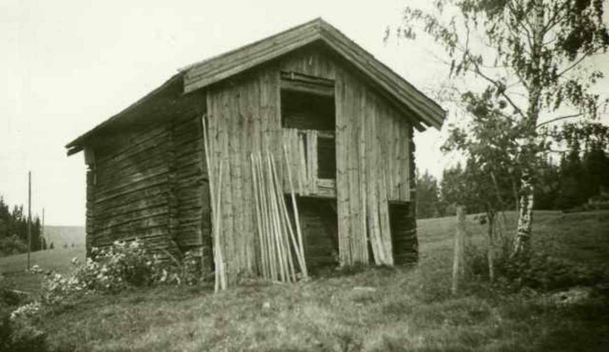 Loftbu, Tvengsberget, Grue Finnskog, Grue.Fotografert 1935.