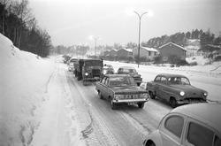Serie. Bilkø innover Drammensveien, ved Stand, mot Oslo. Fot