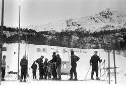 Publikum i målområdet. Holmenkollrennene på Voss 1952. Fotog