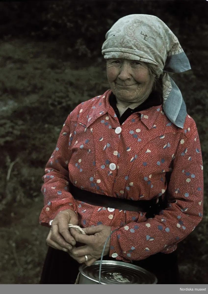 Porträtt av en gammal kvinna med huckle.