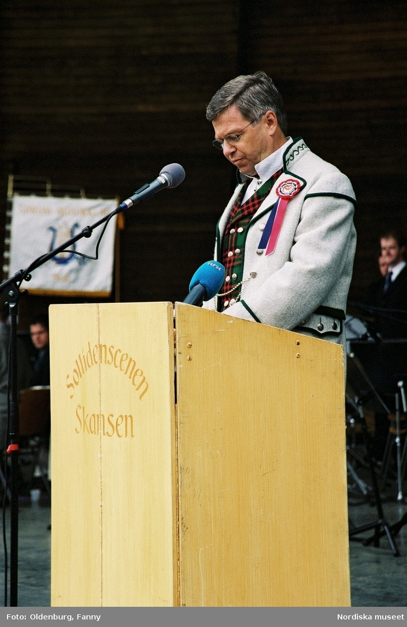 Firandet av den norska nationaldagen 17:e maj i Stockholm. Norges stadsminister Kjell magne Bondevik talar på Sollidensscenen på Skansen.