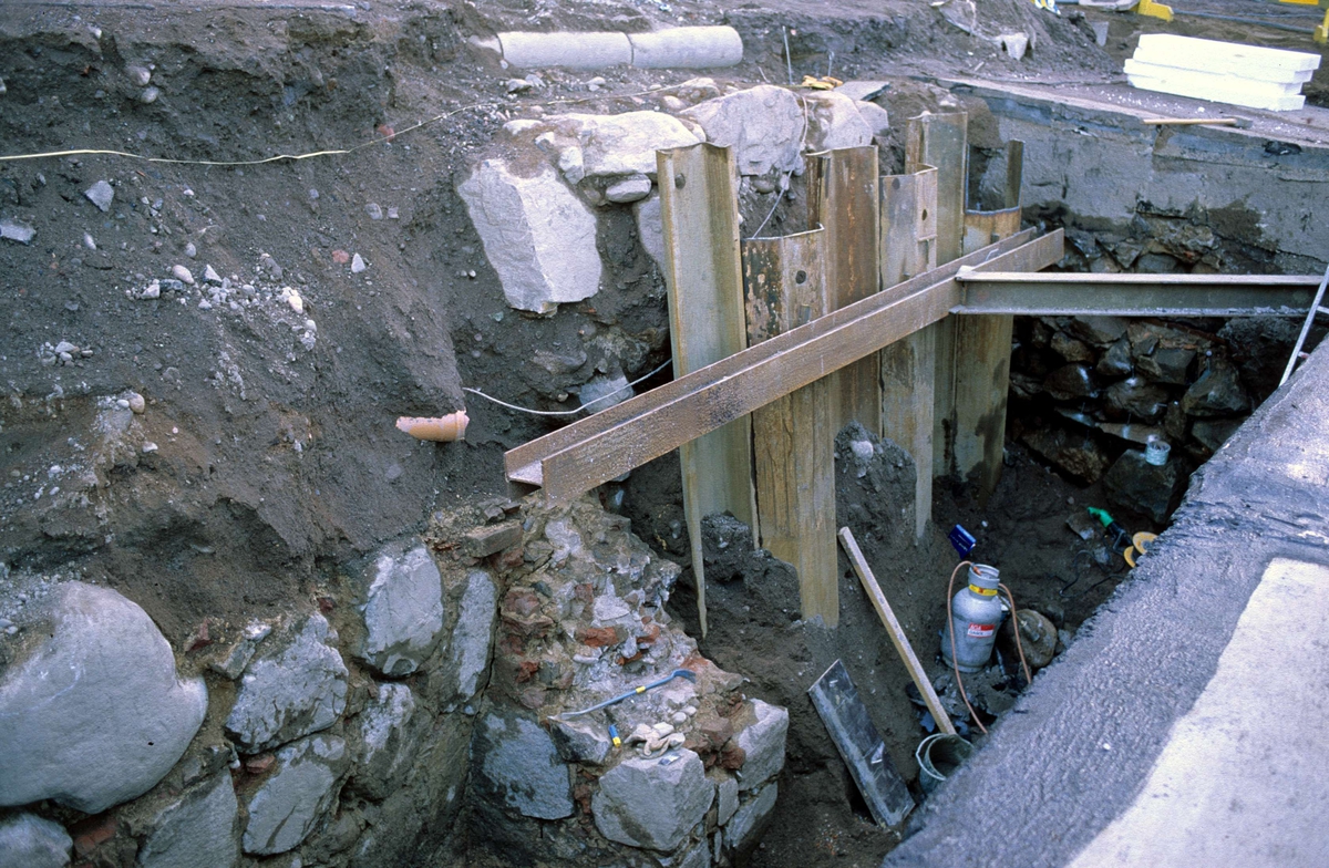Arkeologisk undersökning på Domkyrkoplan, Uppsala 1992