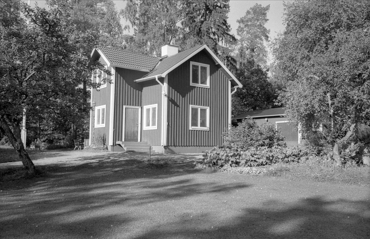 Bostadshus och uthus, Fjällbo 1:5, Marielund, Funbo socken, Uppland 1982