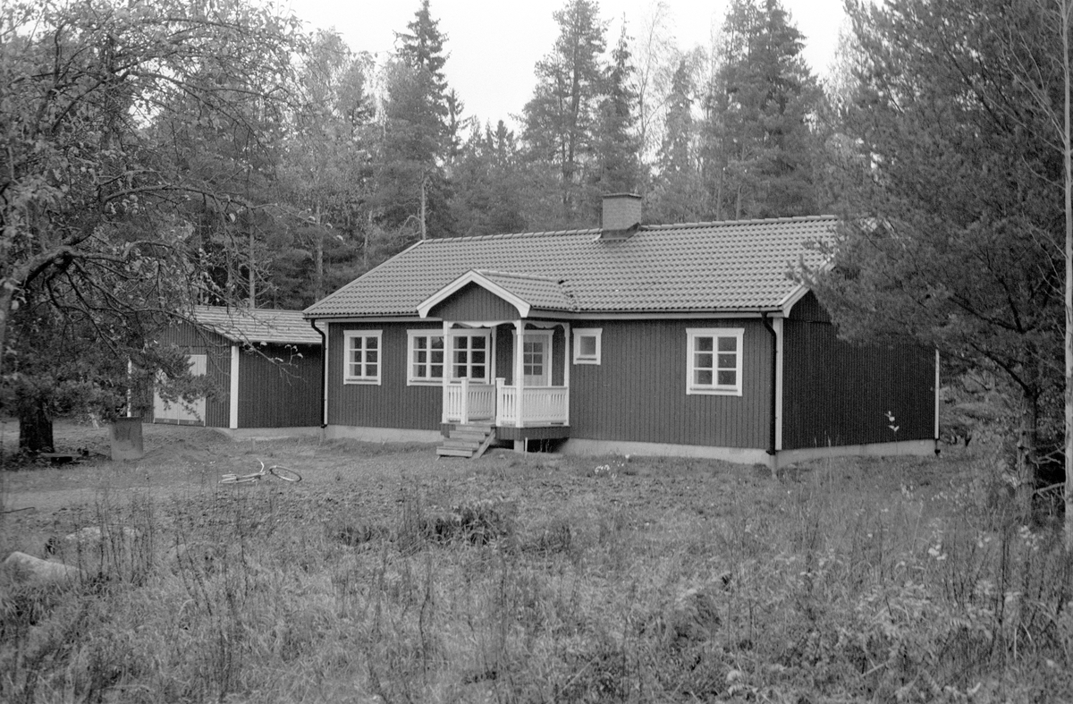 Bostadshus med garage, Stenviken 1:4, Stenviken, Jumkil socken, Uppland 1983