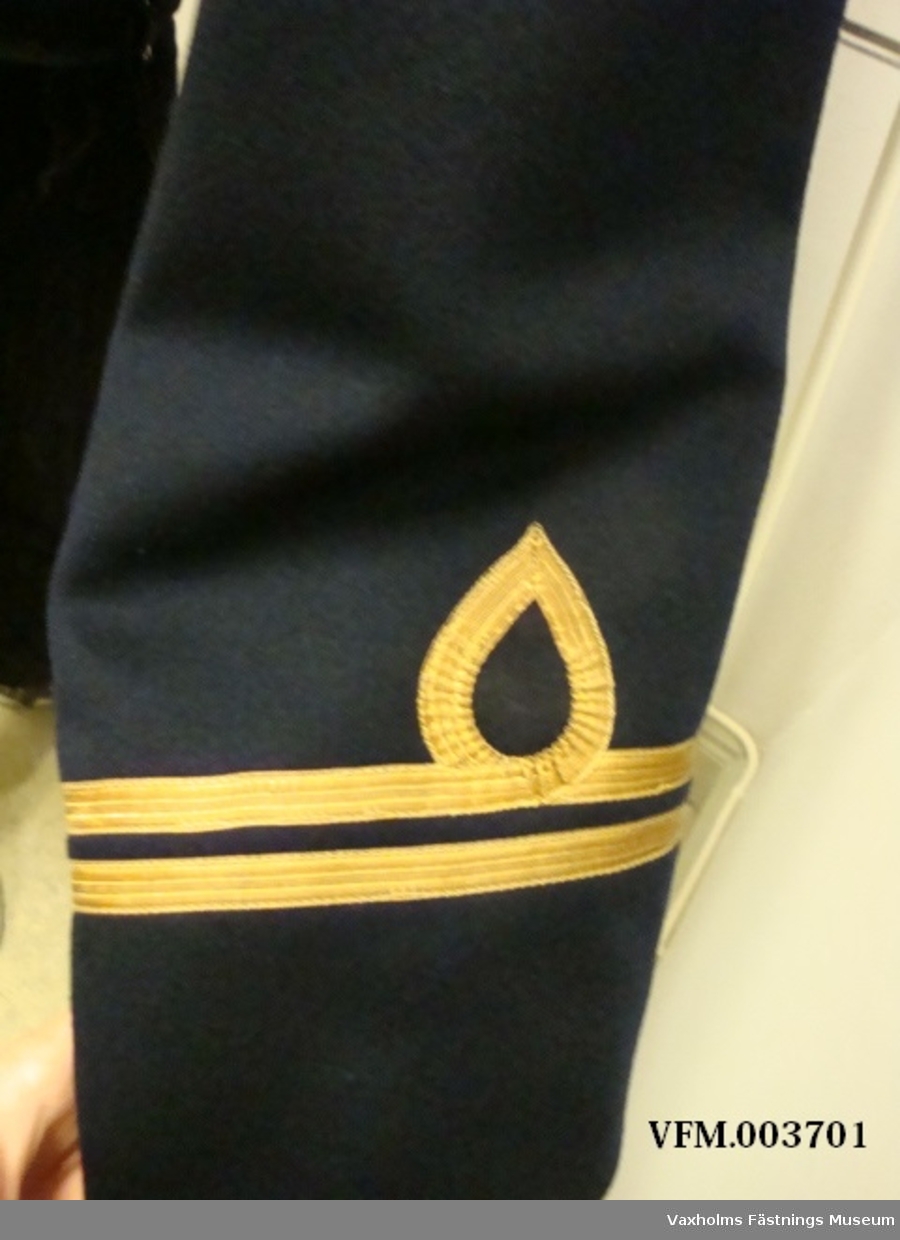 En st kolett till uniform m/ä för KA1 med löjtnants gradbeteckning.