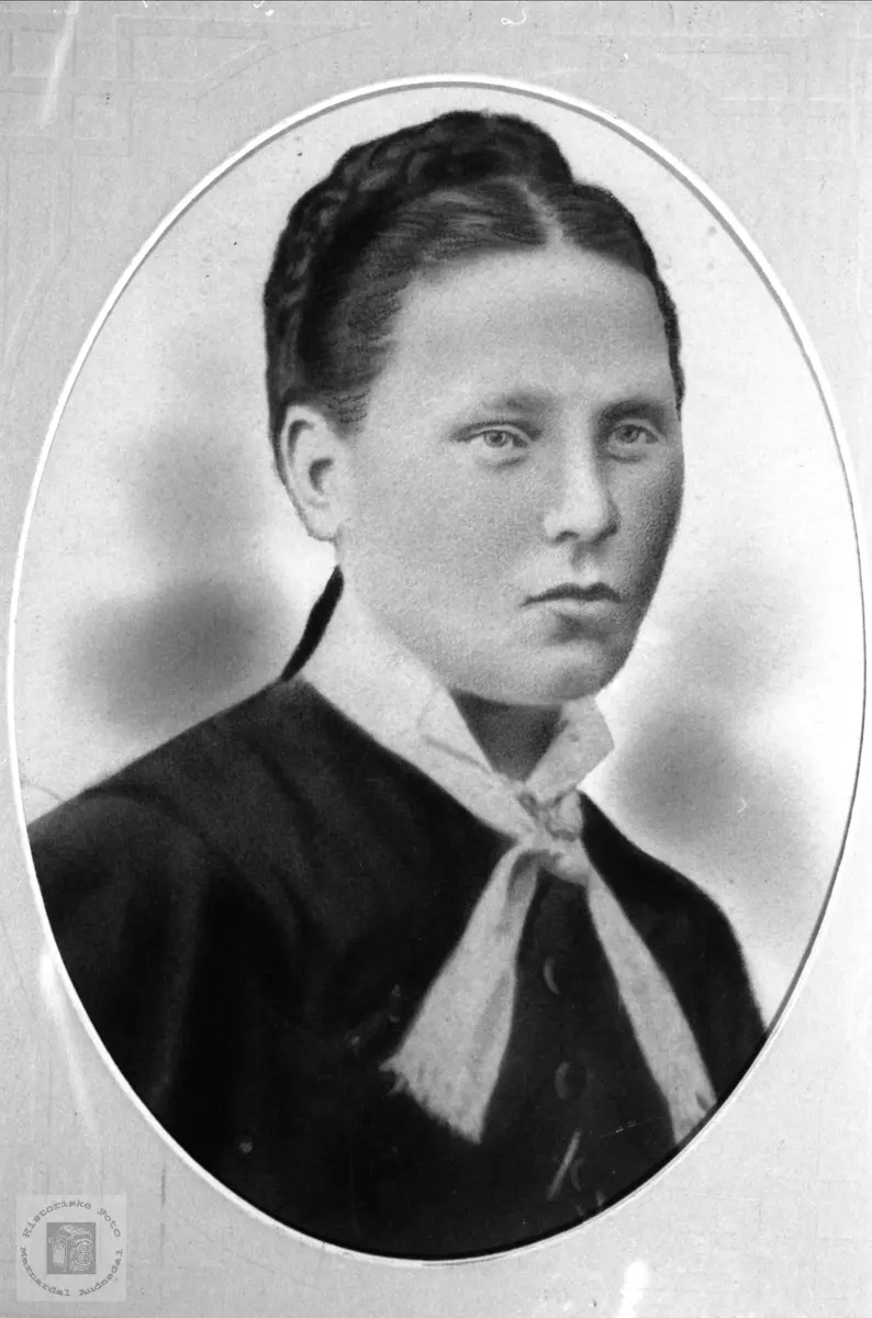 Portrett av Ragnhild Skuland, Laudal.