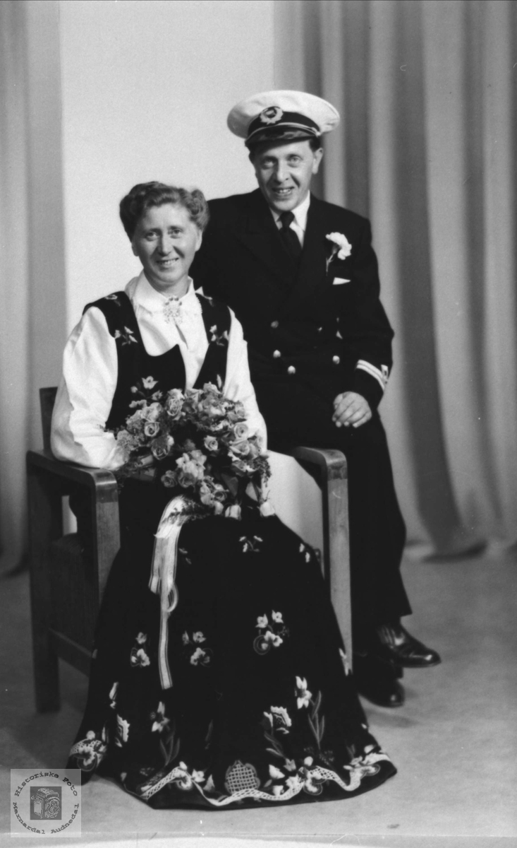 Bryllupsbilde av Ragna og Arnfinn Haus.