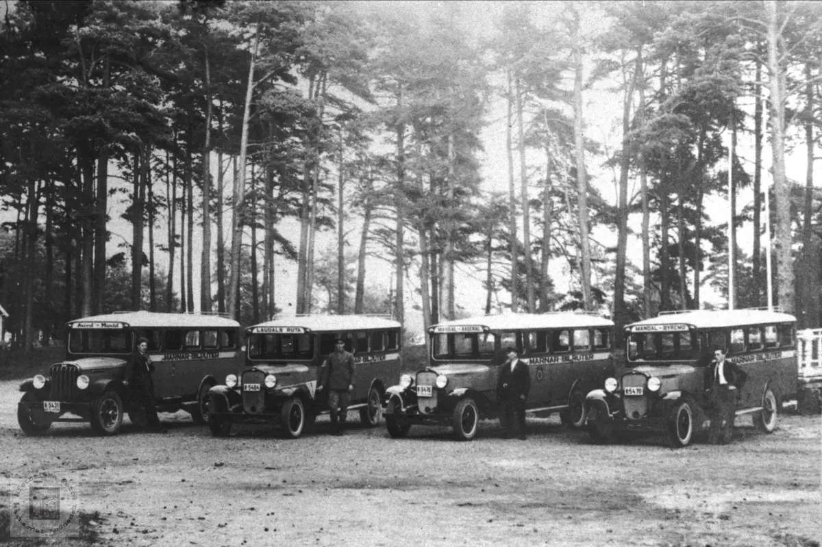 Rutebilar i Mandalen i 1933.
