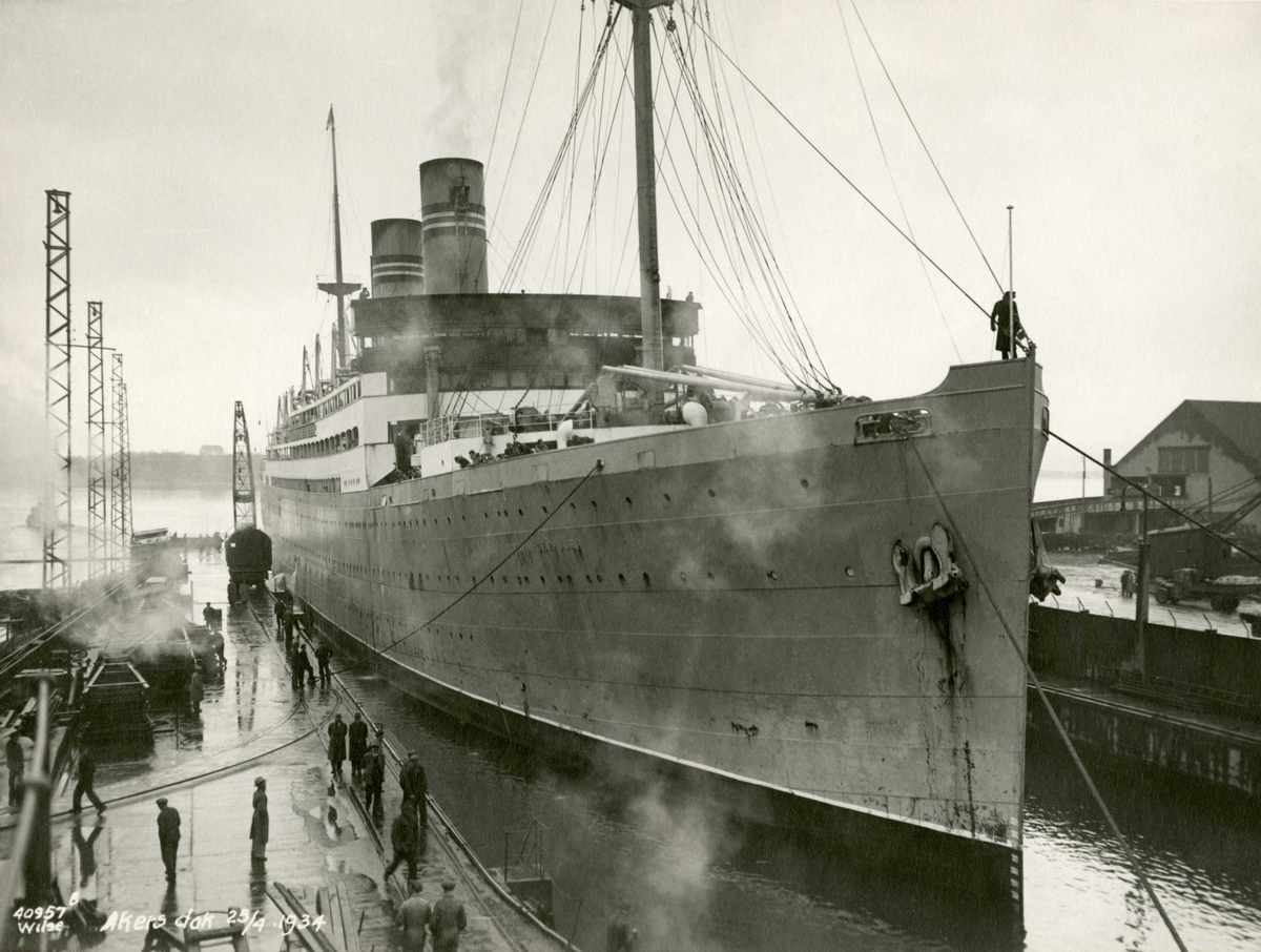 D/S Stavangerfjord i dokk ved Akers mekaniske verksted 25. april 1934