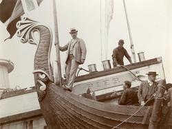 Ordfører Thomas Francis Gilroy ombord i "Viking" (b.1893, A/