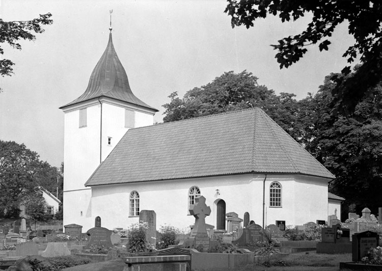 Enligt AB Flygtrafik Bengtsfors: "Hålta, kyrka".




