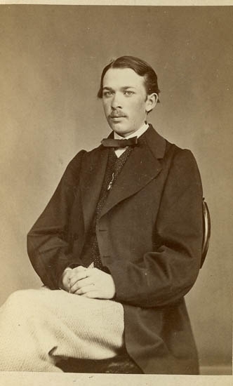 Text på kortets baksida: "Bokhållaren Gustaf Michael Hegardt, f. 1846 d. 1875. Gift med Anna Hilda Christina Carlström, f. 1849".