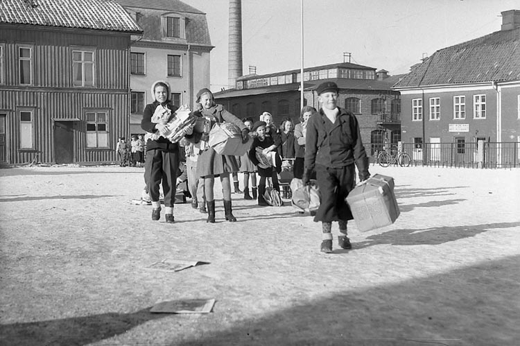 Enligt notering: "Pappersinsamling Läroverket 12/2 1948".