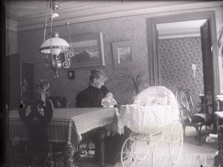 Amalia med sina barn. Falun den 26 juli 1894.