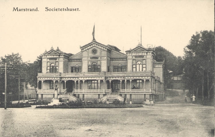 Tryckt text på kortet: "Marstrand. Societetshuset."