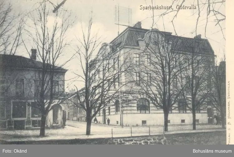Tryckt text på kortet: " Sparbankshuset, Uddevalla." 