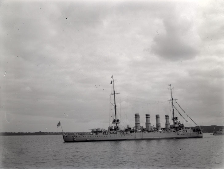 Enligt text som medföljde bilden: "Kryssare. Kiel 1913."