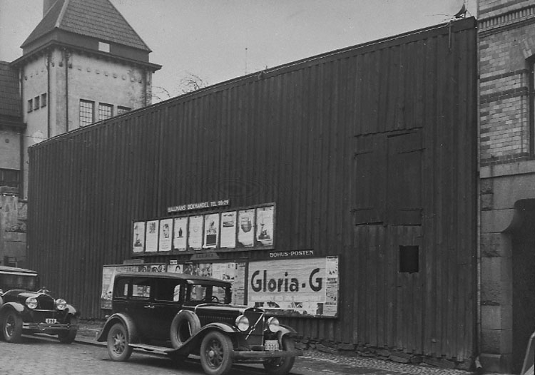 Volvo parkerad på Kungsgatan i centrala Uddevalla, troligen 1930-talets andra hälft